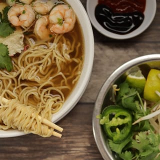 204 Yellow Noodle Shrimp & Pork Pho